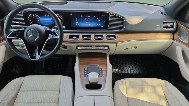 Used 2025 Mercedes-Benz GLE 450e 4MATIC image 7