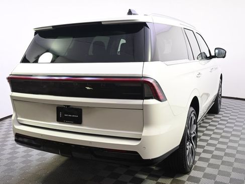 New 2026 Lincoln Navigator Reserve AWD/4WD image 6