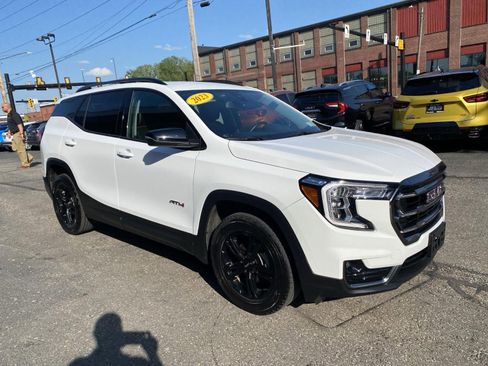 Used 2023 GMC Terrain AT4 AWD/4WD image 9