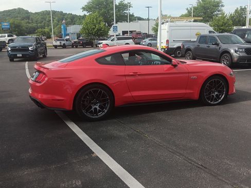 Used 2021 Ford Mustang GT RWD image 4