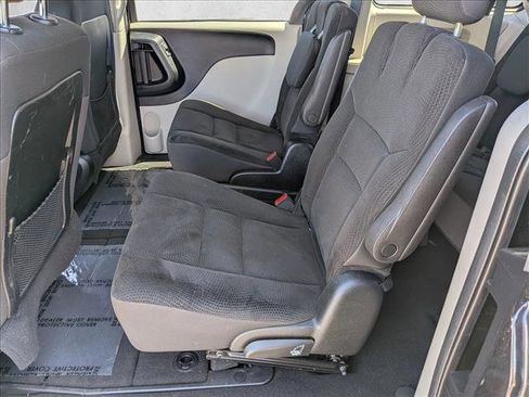 Used 2018 Dodge Grand Caravan SE w/ UConnect Hands-Free Group FWD image 23
