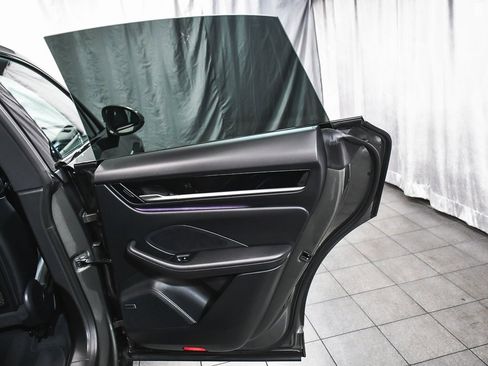 Used 2025 Porsche Macan 4 Electric image 14