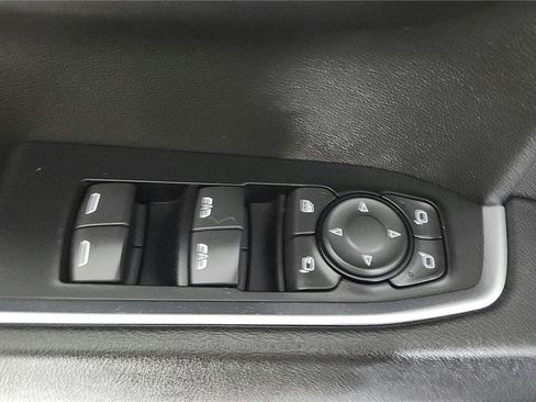 Used 2025 GMC Sierra 1500 SLT AWD/4WD image 11