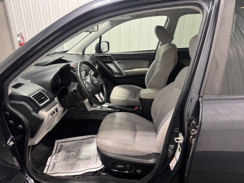 Used 2017 Subaru Forester 2.5i Premium w/ Protection Package #1 AWD/4WD image 9