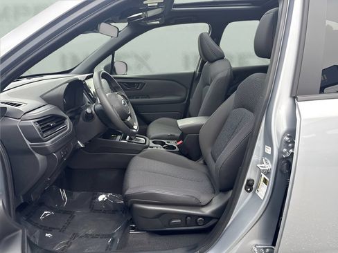 Used 2025 Subaru Forester Premium AWD/4WD image 5