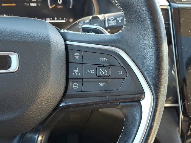 Used 2022 Jeep Grand Cherokee Laredo w/ Luxury Tech Group I AWD/4WD image 27