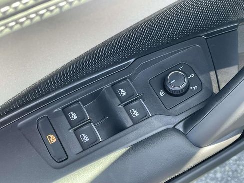 New 2026 Volkswagen Tiguan SE R-Line FWD image 19