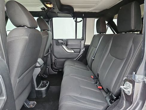 Used 2016 Jeep Wrangler Unlimited Sahara w/ Connectivity Group AWD/4WD image 9