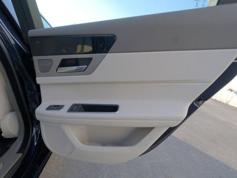 Used 2020 Jaguar XF Premium image 16