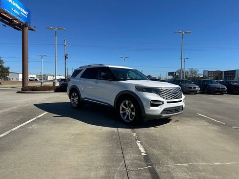 Used 2020 Ford Explorer Platinum w/ Premium Technology Package image 3