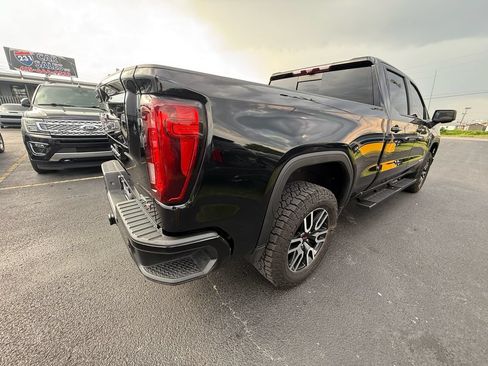 Used 2023 GMC Sierra 1500 AT4 w/ Technology Package AWD/4WD image 3