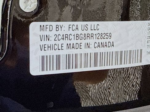 Used 2024 Chrysler Pacifica Touring-L FWD image 40