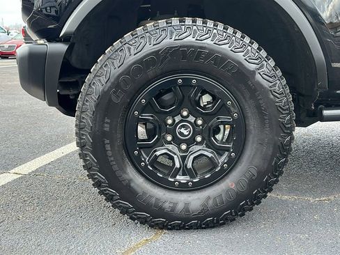 Used 2023 Ford Bronco Wildtrak image 14