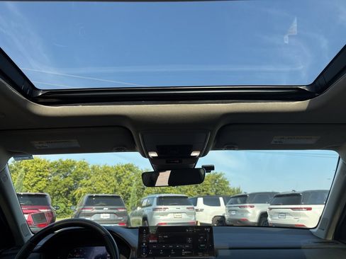 Used 2024 Honda Accord Touring image 11