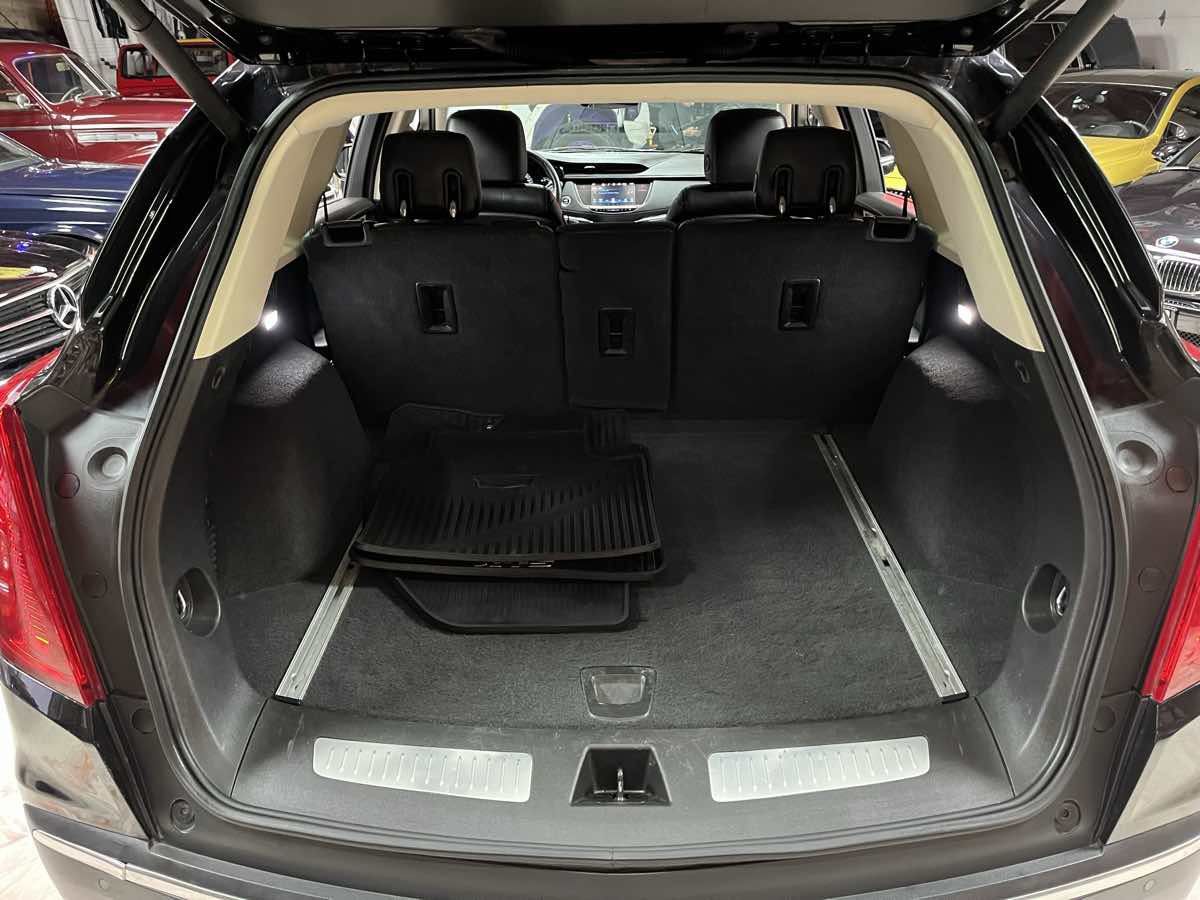 Used 2017 Cadillac XT5 Luxury w/ Driver Awareness Package AWD/4WD image 32
