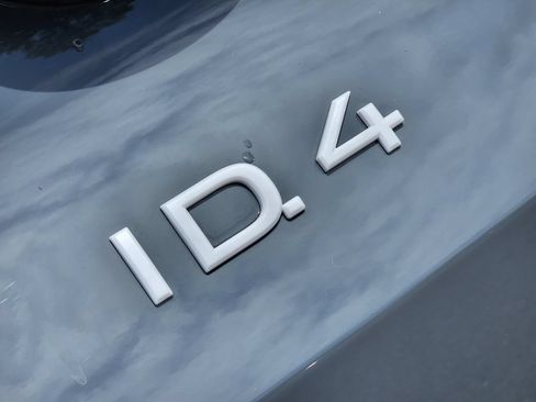 Certified 2025 Volkswagen ID.4 Pro AWD/4WD image 9