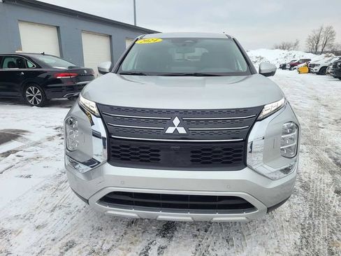 Used 2024 Mitsubishi Outlander SE image 3