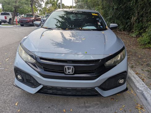 Used 2017 Honda Civic Sport image 2