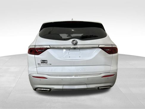 Used 2023 Buick Enclave Essence image 4