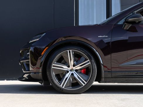 Certified 2024 Porsche Macan Turbo Electric AWD/4WD image 13