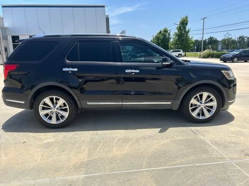Used 2019 Ford Explorer Limited w/ Ford Safe & Smart Package FWD image 3
