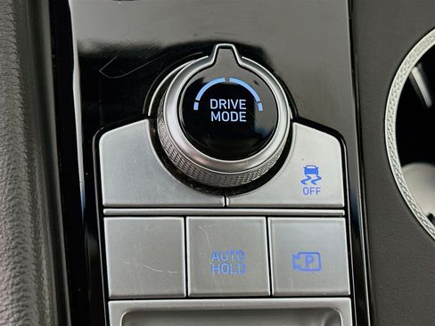 Used 2025 Genesis G70 2.5T image 26