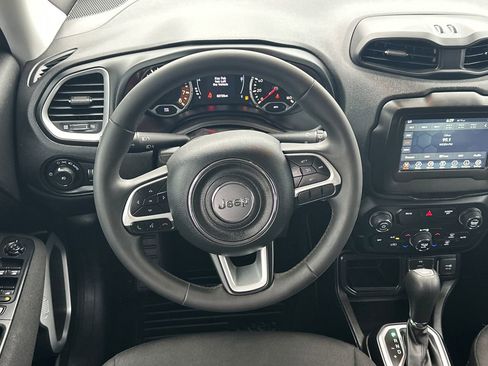 Used 2019 Jeep Renegade Latitude w/ Popular Equipment Group FWD image 23