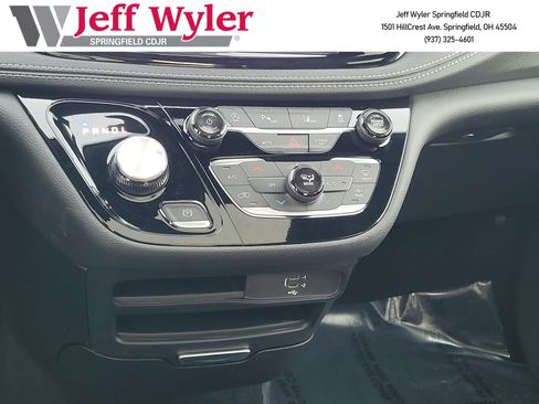 New 2026 Chrysler Pacifica Select w/ S Appearance Package FWD image 12
