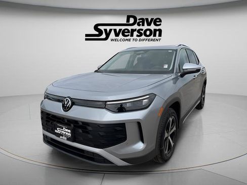 New 2025 Volkswagen Tiguan SE image 1