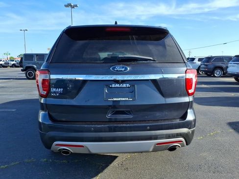 Used 2017 Ford Explorer XLT w/ Equipment Group 202A image 4