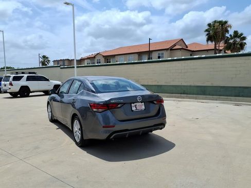 Used 2022 Nissan Sentra S FWD image 3