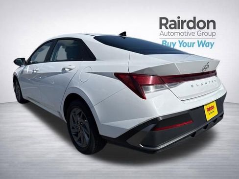 Used 2024 Hyundai Elantra SEL FWD image 5