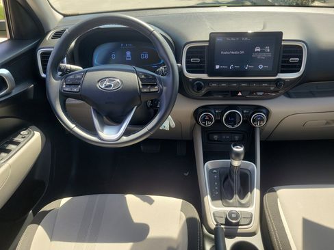 Used 2023 Hyundai Venue SEL FWD image 17