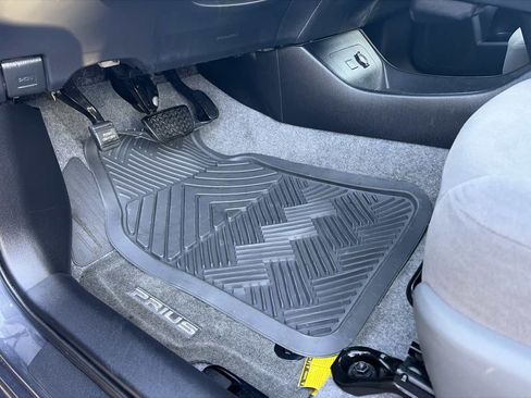Used 2013 Toyota Prius Two FWD image 10