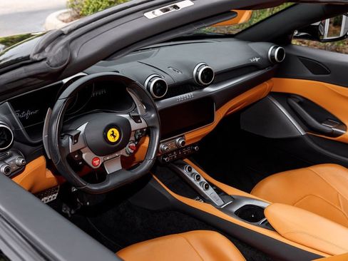 Used 2019 Ferrari Portofino RWD image 9