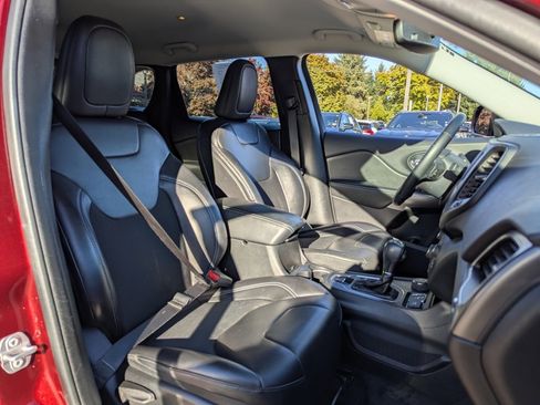 Used 2019 Jeep Cherokee Latitude Plus w/ Comfort/Convenience Group image 35