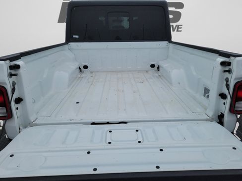 Used 2022 Jeep Gladiator Overland w/ Cold Weather Group AWD/4WD image 18