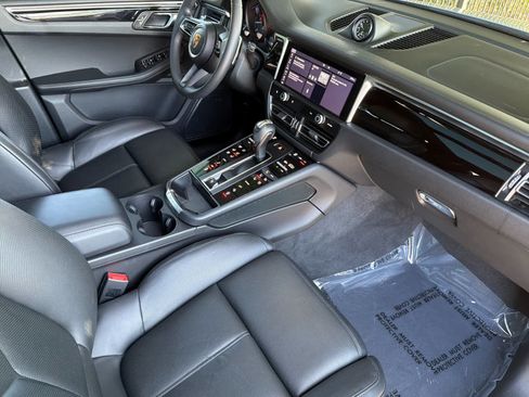 Certified 2025 Porsche Macan AWD/4WD image 17