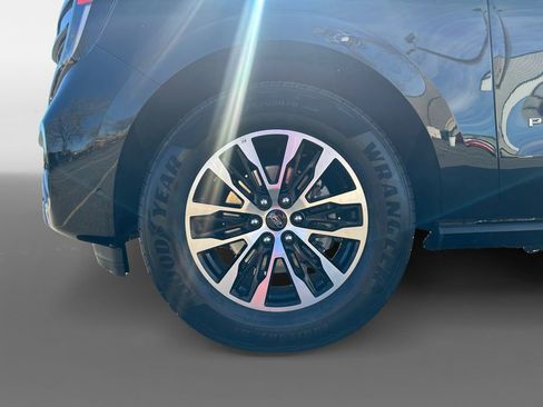 Used 2025 Ford Expedition Platinum image 15