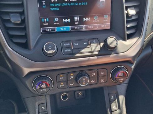 Used 2017 GMC Acadia SLT AWD/4WD image 12