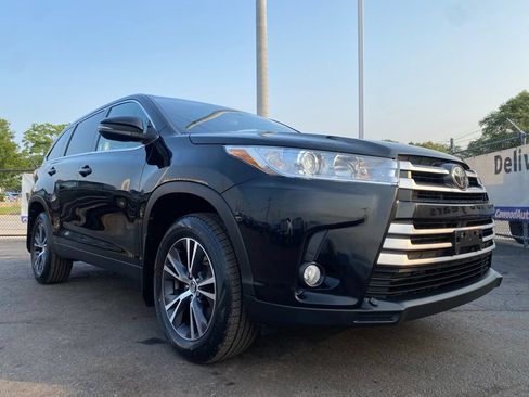 Used 2019 Toyota Highlander LE AWD/4WD image 31