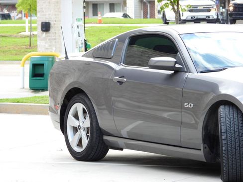 Used 2014 Ford Mustang GT RWD image 10
