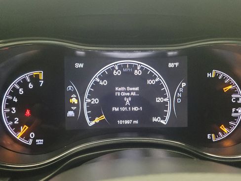 Used 2019 Jeep Grand Cherokee Laredo image 23