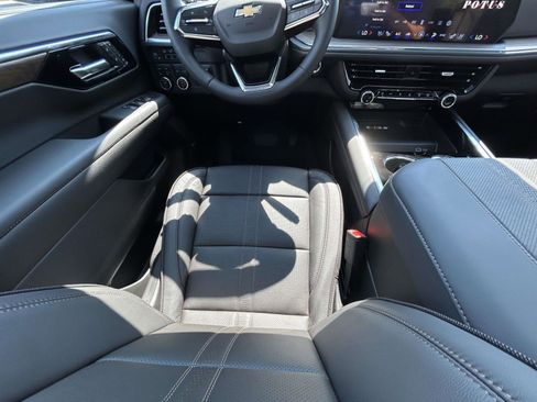 New 2025 Chevrolet Suburban High Country image 14