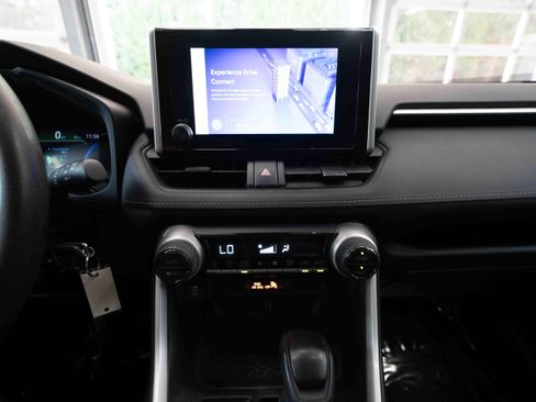 Used 2023 Toyota RAV4 LE AWD/4WD image 17