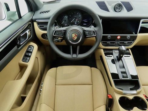 Used 2025 Porsche Macan AWD/4WD image 12