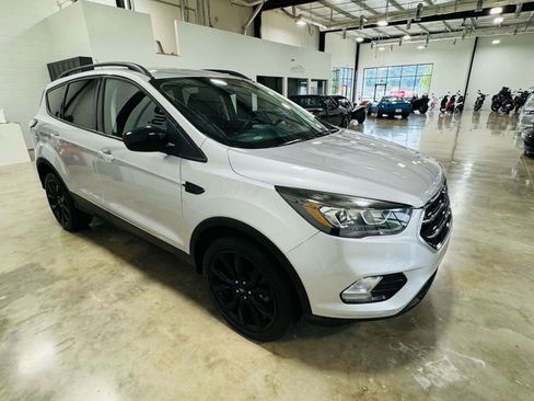 Used 2018 Ford Escape SE w/ SE Sport Appearance Package image 5