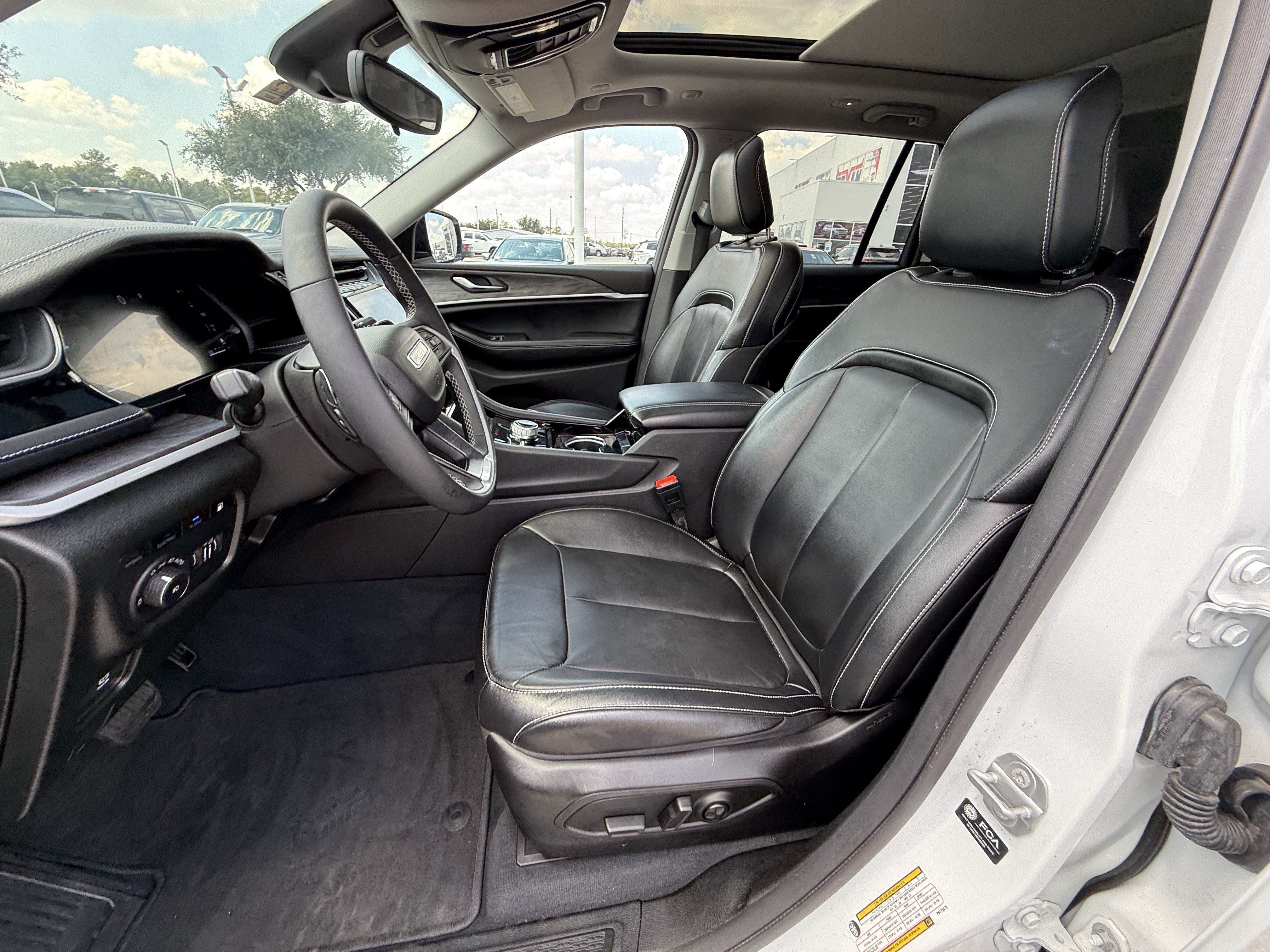 Used 2023 Jeep Grand Cherokee 4WD 4xe image 29