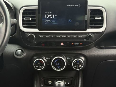Used 2024 Hyundai Venue Limited FWD image 15