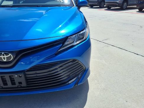 Used 2020 Toyota Camry LE FWD image 13